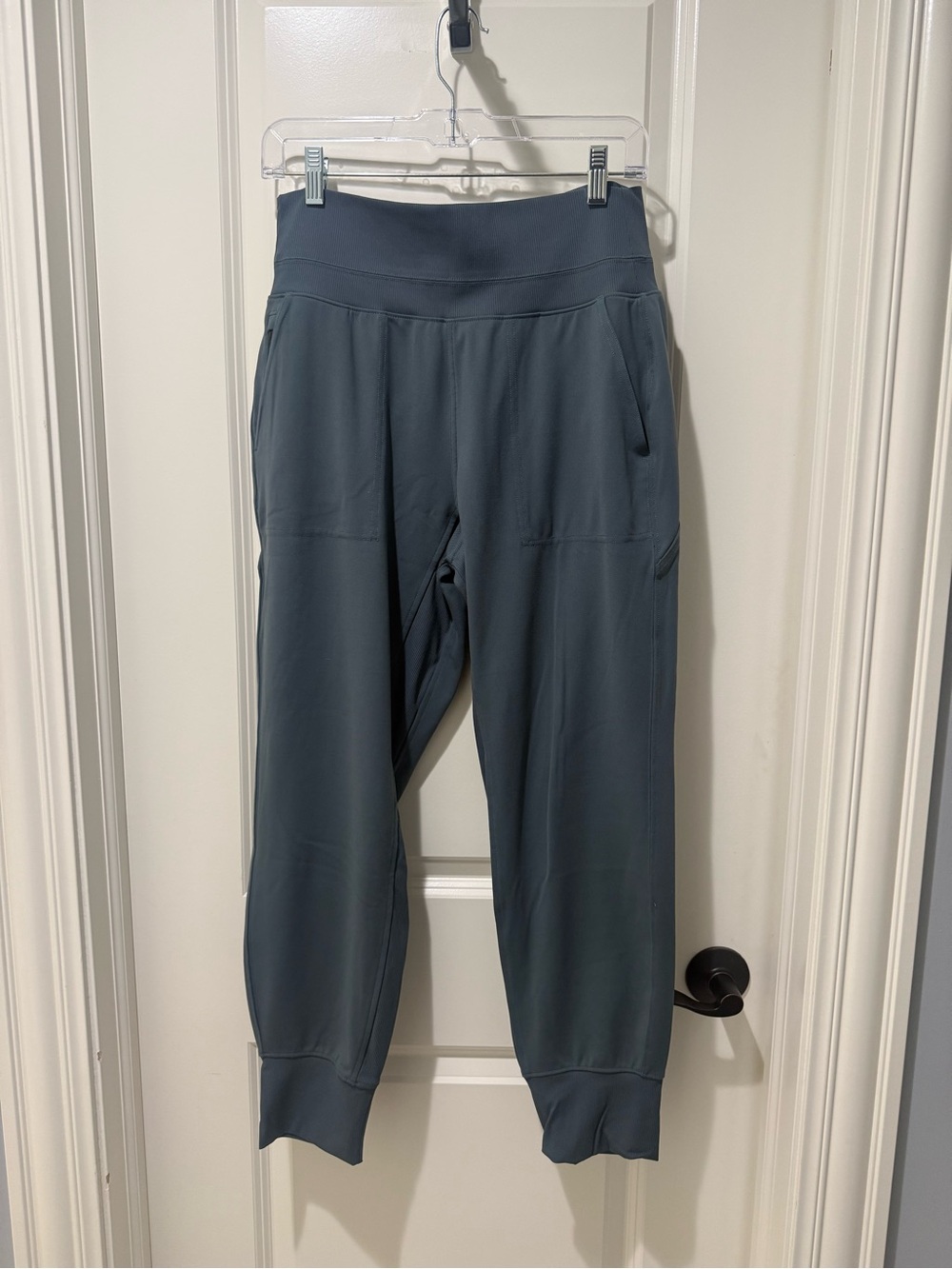Athleta Venice Joggers size Medium Eden